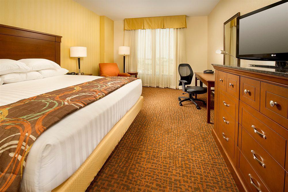 Drury Inn & Suites St. Louis Brentwood Bagian luar foto